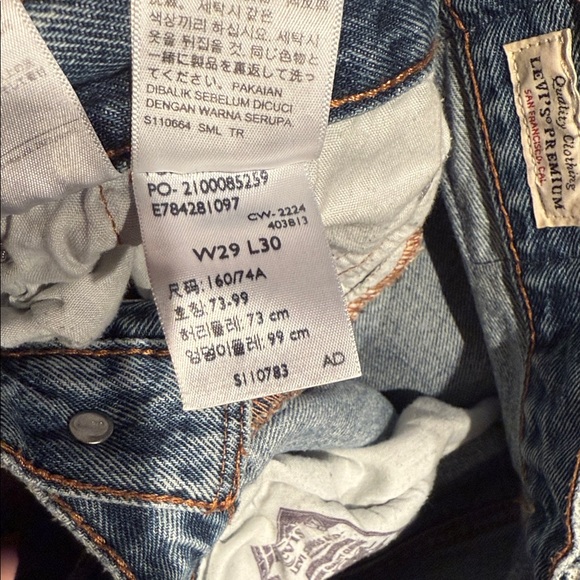 Levi's Relaxed Fit Blue Jeans - Picture 4 of 4